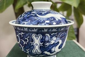 青花青仿明蓝地螭龙两才盖碗