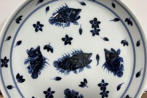 青花青桃花鳜鱼壶承
