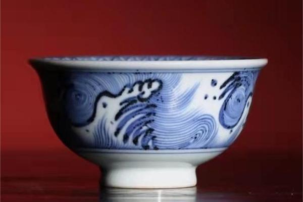 搏泥幻化元青花海浪纹虾杯