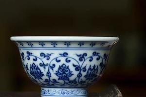 青花永乐缠枝莲小压手杯75ml 鸳鸯心狮心