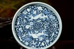 狮子滚绣球壶承