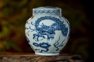 青花龙纹茶叶罐