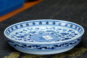 仿清缠枝莲壶承
