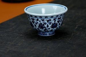 仿明缠枝莲大压手杯