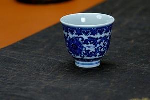 青花点工缠枝花卉大铃铛杯