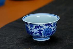 青花刺猬花炉式杯