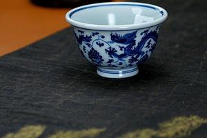 仿明缠枝双龙压手杯
