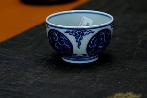 开窗夔凤纹罗汉杯