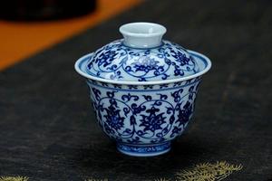 仿明缠枝莲二才小盖碗