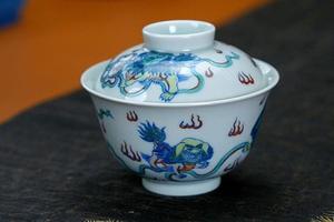斗彩狮子盖碗