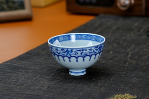 青花宝相内绘鸡心杯