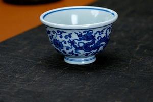 仿清缠枝双龙压手杯