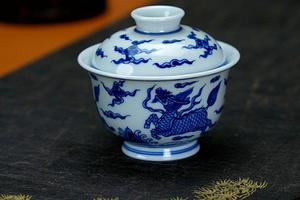 青花麒麟二才盖碗
