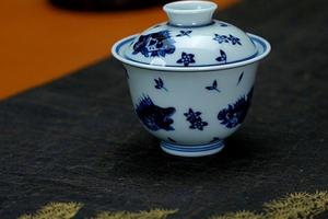 桃花鳜鱼小盖碗