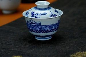 青花火焰纹两才盖碗