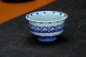 青花宝相炉式杯