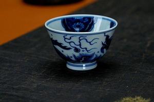 龙穿花直口杯