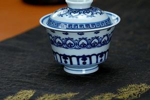仿明宝相两才盖碗