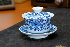 青花缠枝莲纹三才盖碗(浅)
