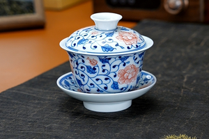 青花矾红缠枝莲三才盖碗
