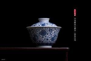 青花淡描缠枝纹无托大盖碗