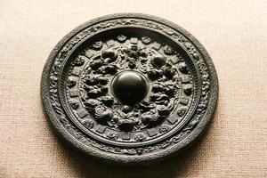 半圆方枚环列式神人神兽镜
