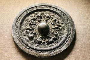 半圆方枚环列式神人神兽镜