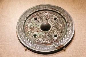 “杜氏作竟”铭神仙人物纹镜
