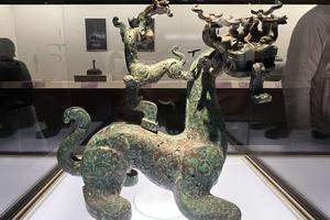 镶嵌绿松石神兽