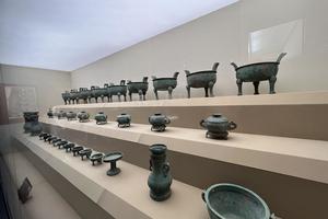 新郑郑国祭祀遗址出土青铜器