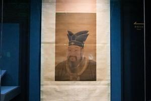 孔子像轴