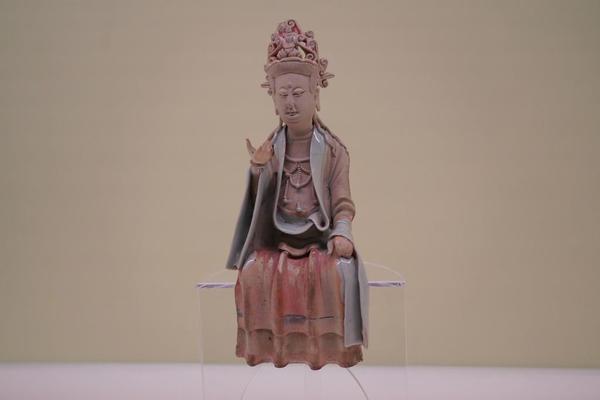 景德镇窑青白釉观音像