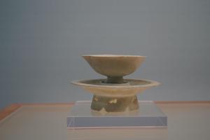 景德镇窑青白釉花口杯、葵口杯托