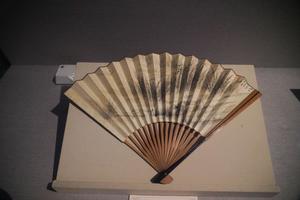细笔山水折扇