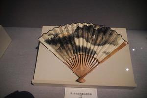 张大千仿巨然夏山图折扇