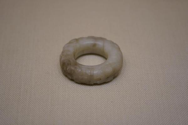 清 白玉蚩尤合璧连环