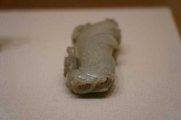 清青玉浮雕凤纹花插