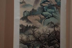 层岩积翠图轴