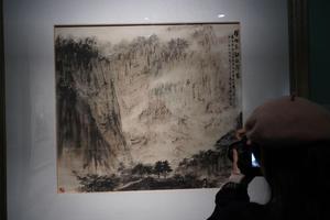 待细把江山图画