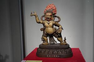 鎏金白马头金刚佛铜像