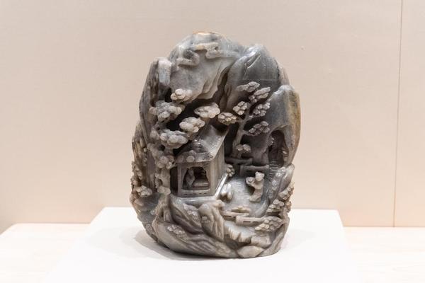 “山水人物图”玉山子